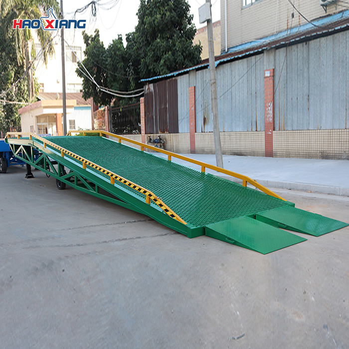 Green Hydraulic Dock Ramp Portable Truck Loading Ramp For Handling ...
