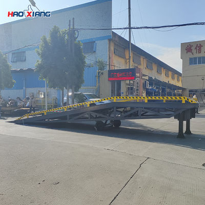 Anti Slip 10 T Mobile Container Loading Ramp With Pneumatic Tires