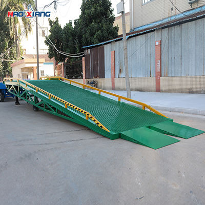 Green Hydraulic Dock Ramp Portable Truck Loading Ramp For Handling Cargo