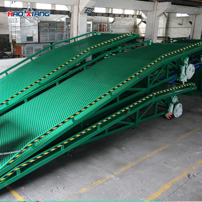 Movable Dock Ramp 10T Portable Docks For Unloading Trucks With Inflatable Wheel