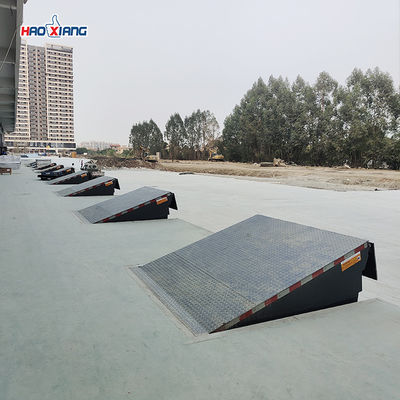 Steel Adjustable Dock Plate 8000kg-15000kg Hydraulic Loading Dock