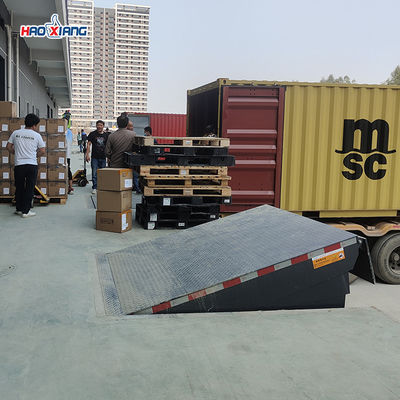 Hydraulic Dock Leveler 8000kgs-20000kgs Loading And Unloading Platform