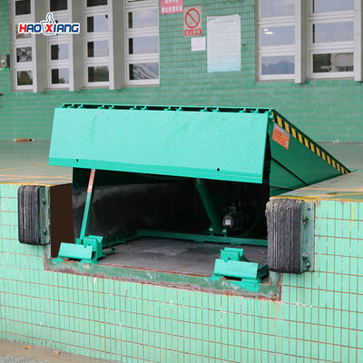 Adjustable Hydraulic Dock Leveler 10-Ton Load Capacity Reinforced Steel Frame Safety For  Efficient Cargo Handling