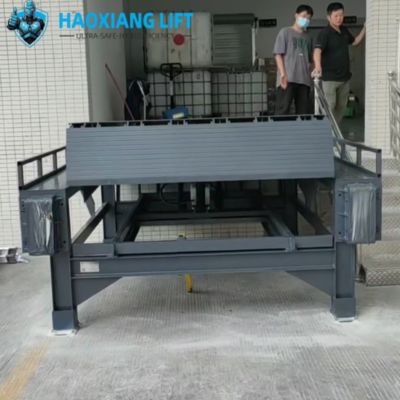 Heavy-Duty Hydraulic Dock Leveler 7T-19T Wear-Resistant Cargo Transition Plate mechanical loading steel  structure