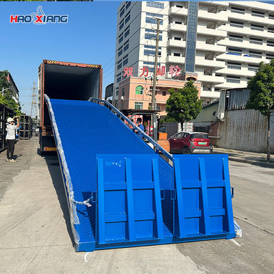 Pneumatic Loading Ramp Anti Slip 10 T Mobile Container Loading Ramp With Pneumatic Tires